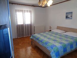 Apartments Ivica - Quiet Street