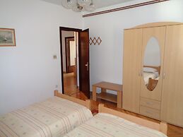 Apartments Ivica - Quiet Street