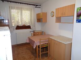 Apartments Ivica - Quiet Street