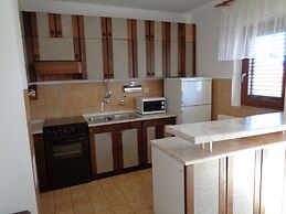 Apartments Ivica - Quiet Street