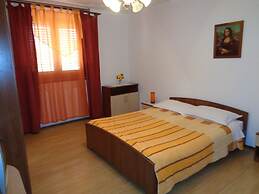 Apartments Ivica - Quiet Street