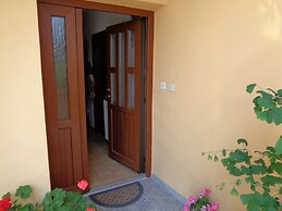 Apartments Ivica - Quiet Street