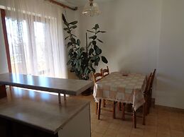 Apartments Ivica - Quiet Street