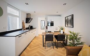 Damrak Short Stay Amsterdam