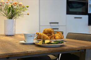 Damrak Short Stay Amsterdam