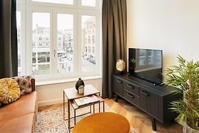 Damrak Short Stay Amsterdam