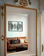 Damrak Short Stay Amsterdam