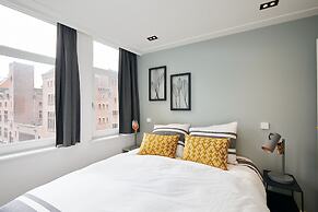 Damrak Short Stay Amsterdam