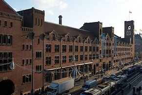 Damrak Short Stay Amsterdam