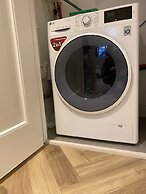 Damrak Short Stay Amsterdam