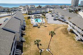 8226 is an upstairs pet friendly studio located in Sandpiper Cove by R