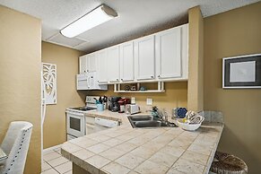 8226 is an upstairs pet friendly studio located in Sandpiper Cove by R