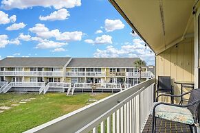 8226 is an upstairs pet friendly studio located in Sandpiper Cove by R