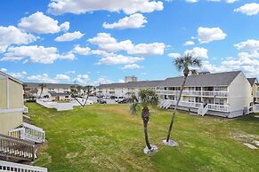 8226 is an upstairs pet friendly studio located in Sandpiper Cove by R