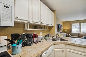 8226 is an upstairs pet friendly studio located in Sandpiper Cove by R