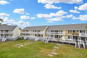 8226 is an upstairs pet friendly studio located in Sandpiper Cove by R