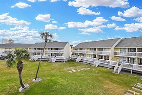 8226 is an upstairs pet friendly studio located in Sandpiper Cove by R