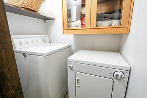 Bigwood 80 Remodeled, Private Washer Dryer, Close to Eagle Lodge by Re
