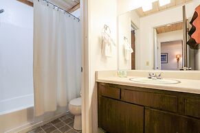 Bigwood 80 Remodeled, Private Washer Dryer, Close to Eagle Lodge by Re