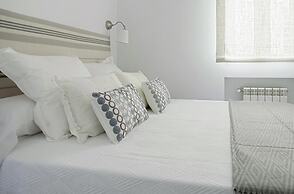 The Best Location, 8pax, 3BD & 2Bth, Reina Sofia II