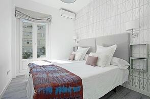 The Best Location, 8pax, 3BD & 2Bth, Reina Sofia II