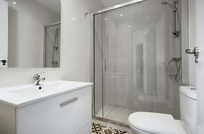The Best Location, 8pax, 3BD & 2Bth, Reina Sofia II