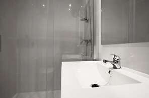 The Best Location, 8pax, 3BD & 2Bth, Reina Sofia II