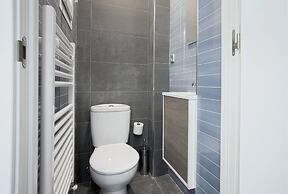The Best Location, 8pax, 3BD & 2Bth, Reina Sofia II