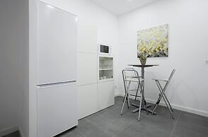 The Best Location, 8pax, 3BD & 2Bth, Reina Sofia II