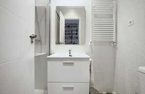 The Best Location, 8pax, 3BD & 2Bth, Reina Sofia II
