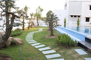 Tuan Chau Kingly Villa