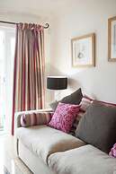 Theed Street by Onefinestay