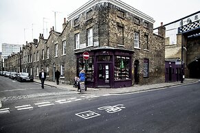 Theed Street by Onefinestay