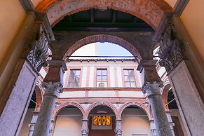 Milan Retreats Duomo