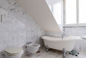 Milan Retreats Duomo