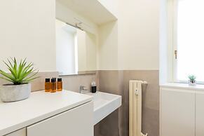 Milan Retreats Duomo