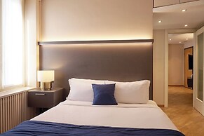 Milan Retreats Duomo