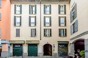 Milan Retreats Duomo