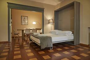 Milan Retreats Duomo