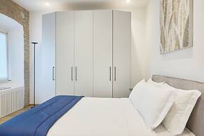 Milan Retreats Duomo