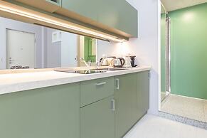 Milan Retreats Duomo