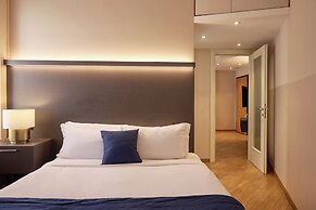 Milan Retreats Duomo