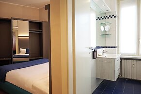 Milan Retreats Duomo