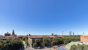Milan Retreats Duomo
