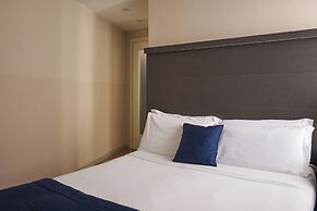 Milan Retreats Duomo