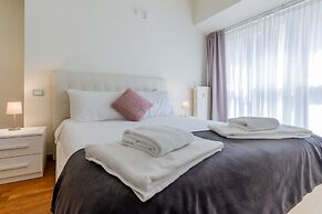 Milan Retreats Duomo