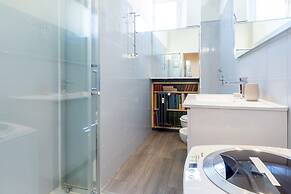 Milan Retreats Duomo