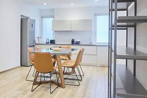 Milan Retreats Duomo