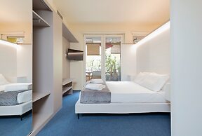 Milan Retreats Duomo