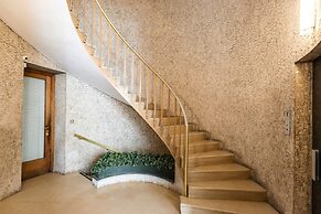 Milan Retreats Duomo